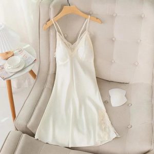 Nuisette Blanche Ivoire Satin Dentelle Décolleté V