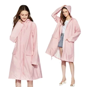 Femme poncho  pour la pluie