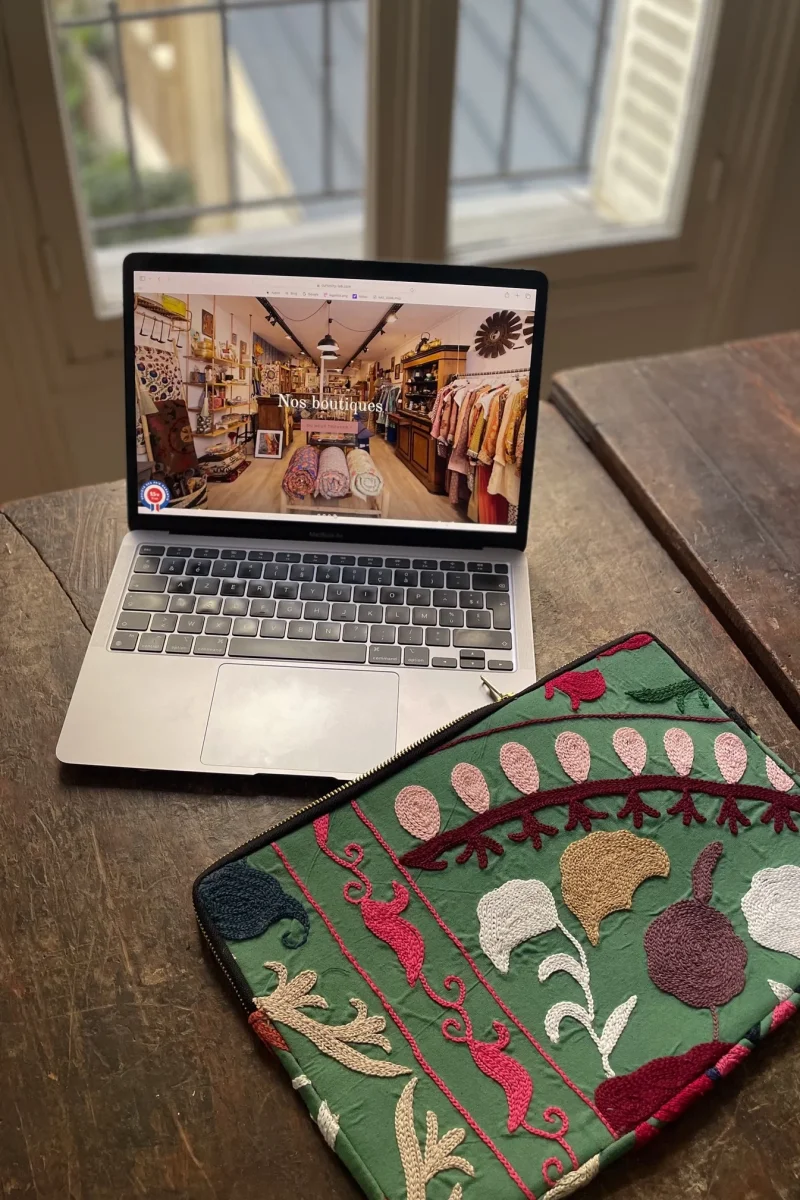 Pochette Ordinateur Suzani – Image 2